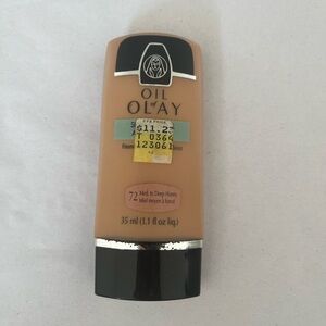 OLAY Medium to Deep Honey Foundation